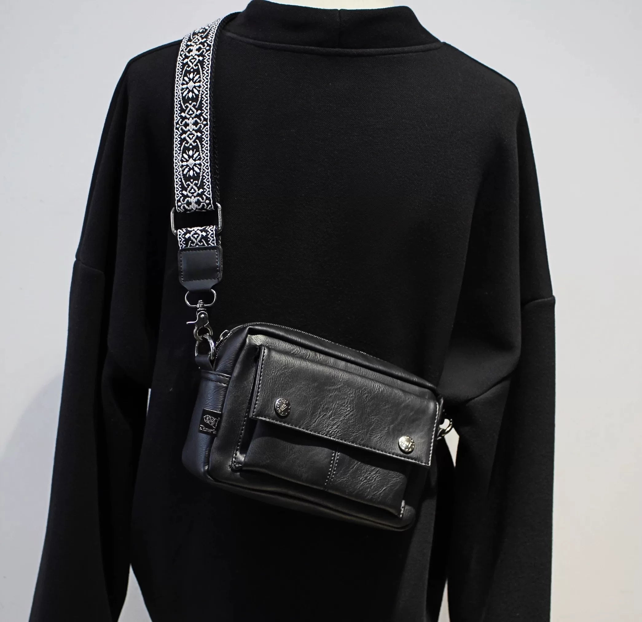Minimalist Leather Crossbody Phone Bag - Small Square Urban Shoulder Sling for Streetwear & Essentials