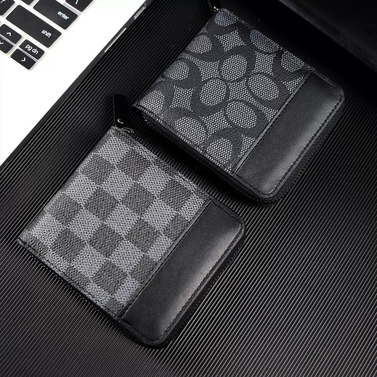 Minimalist Men's Bifold Wallet: Slim Multi-Card Organizer with Zippered Coin Pocket & Modern Matte Finish