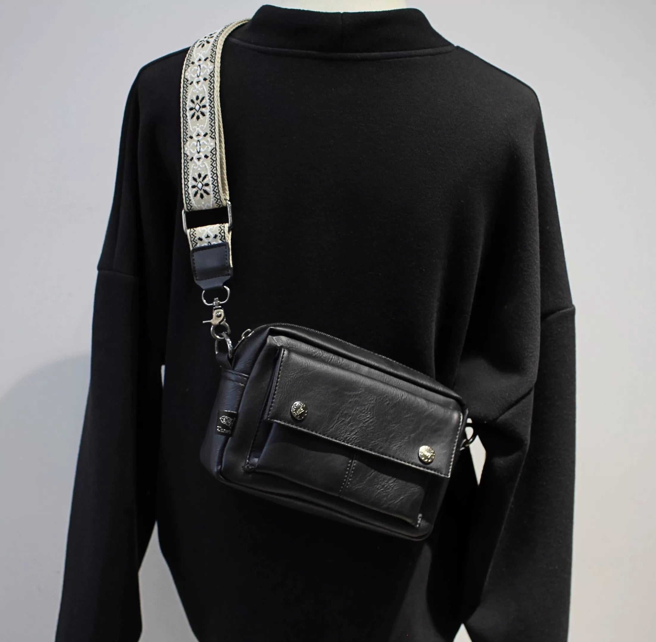 Minimalist Leather Crossbody Phone Bag - Small Square Urban Shoulder Sling for Streetwear & Essentials