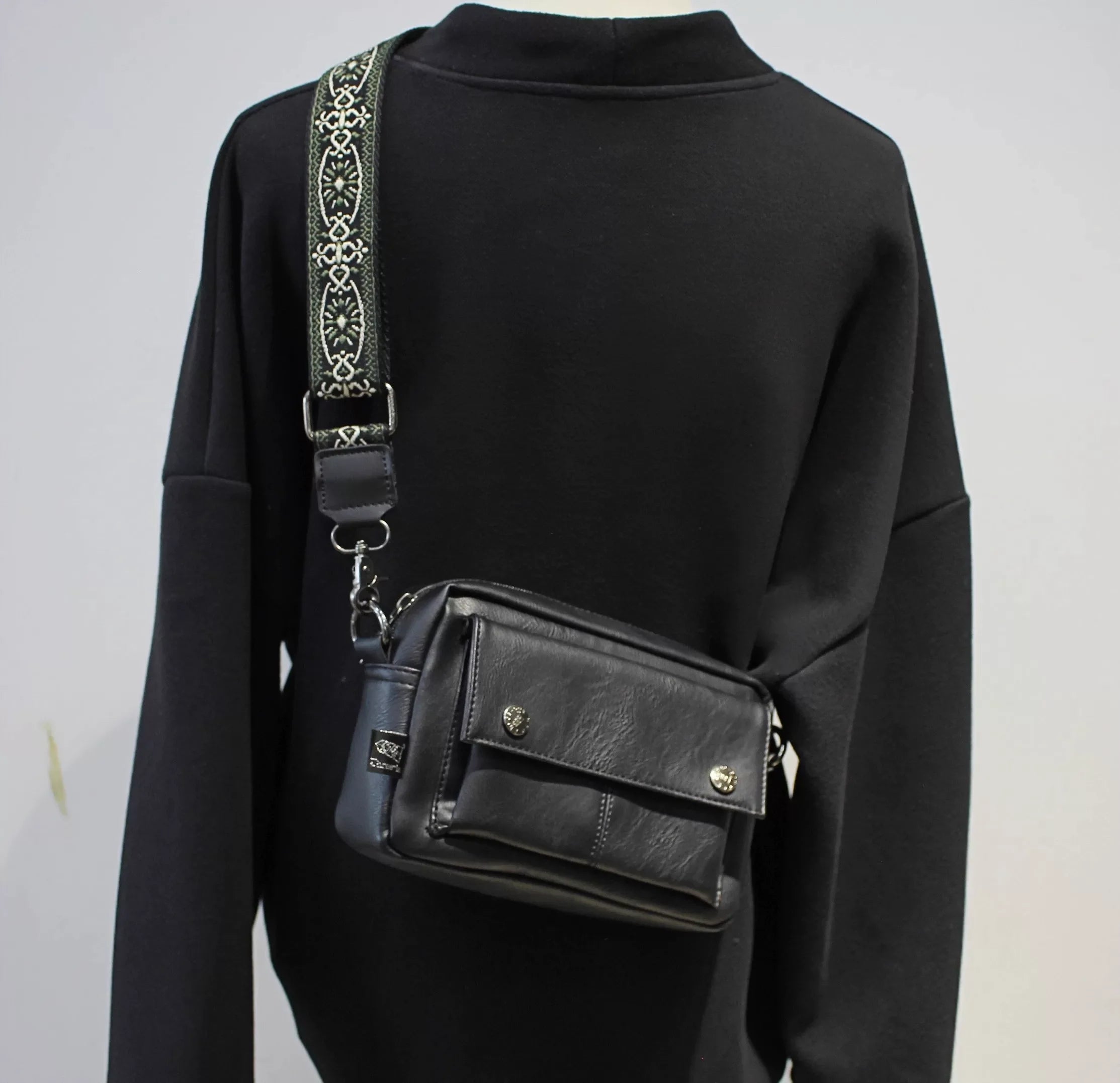 Minimalist Leather Crossbody Phone Bag - Small Square Urban Shoulder Sling for Streetwear & Essentials